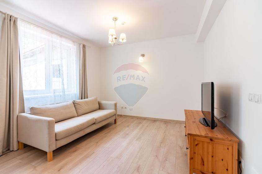 Casă cu 4 camere cu Teren 210 Mp în Central