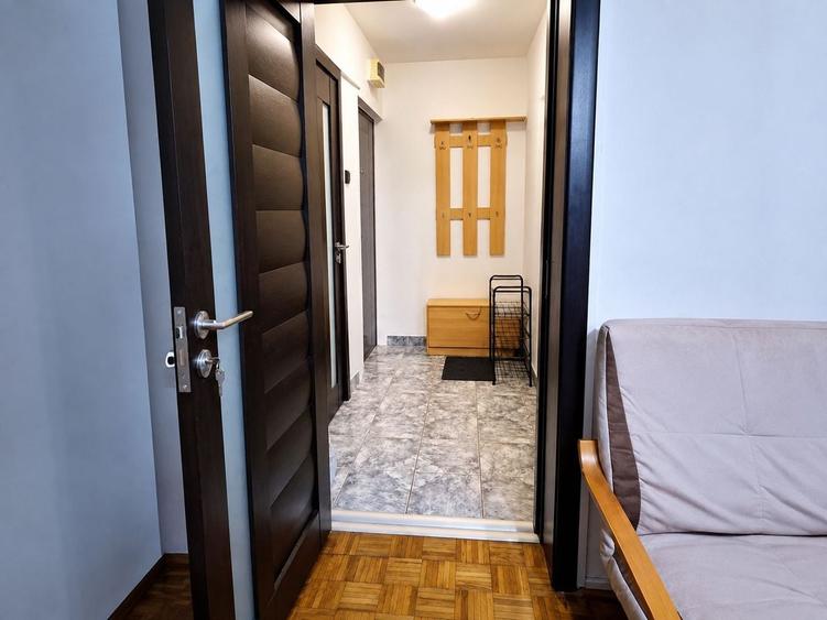 Apartament cu 2 camere semidecomandat, mobilat în Central