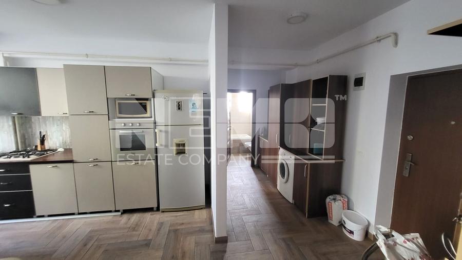 Apartament cu 3 camere semidecomandat, mobilat în Burdujeni