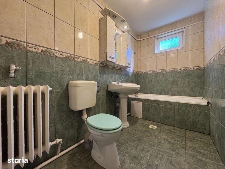 Casa Romaneasca de vanzare 8camere teren 624mp 22ml Bujac cu potential - 3