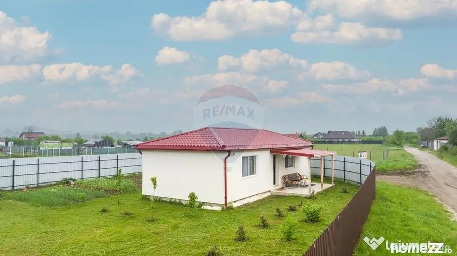 Casă cu 2 camere cu Teren 380 Mp în Podu Oltului