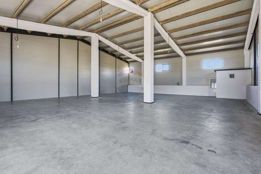 Spațiu industrial, de 1,763 mp, în Periferie
