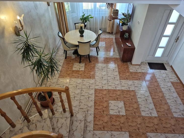 Casă cu 6 camere cu Teren 800 Mp în Central