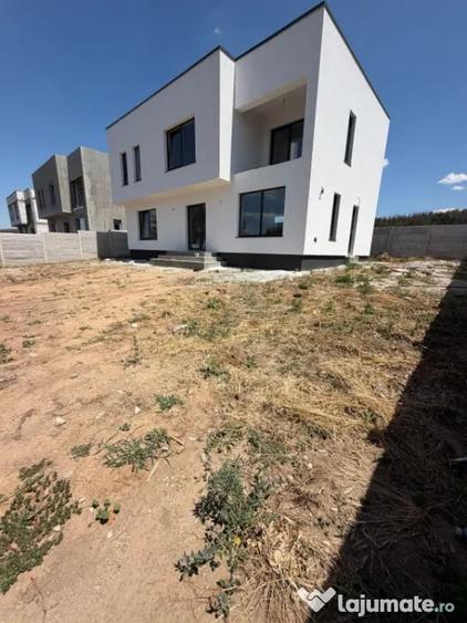 Casă cu 4 camere cu Teren 500 Mp în Central
