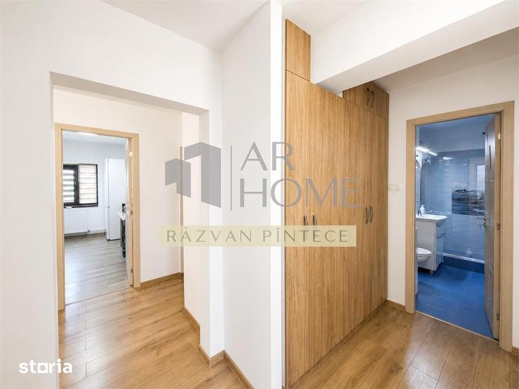 Apartament cu 3 camere decomandat în Democrației