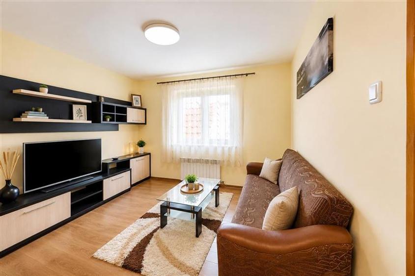 Apartament cu 2 camere nedecomandat, mobilat în Tractorul