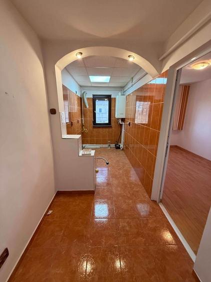Apartament cu 3 camere semidecomandat în Hipodrom