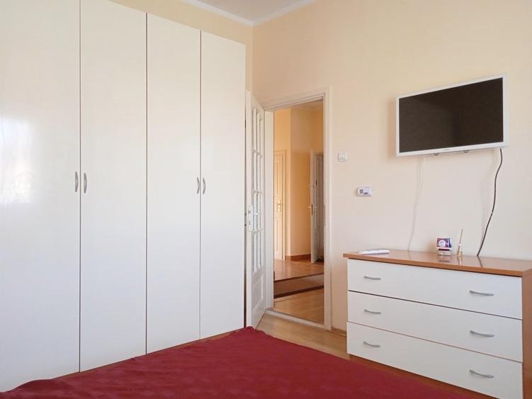 Apartament cu 3 camere semidecomandat în Șelimbăr