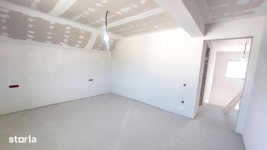 Casă cu 5 camere cu Teren 1000 Mp în Baciu