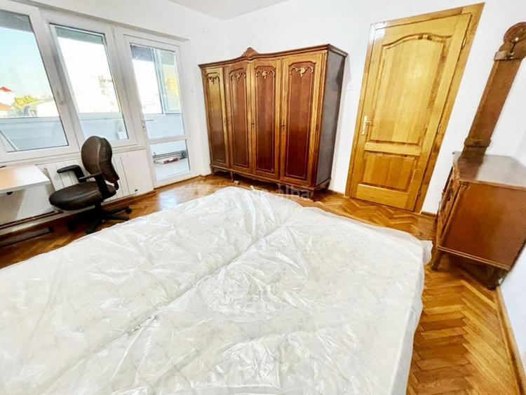 Apartament cu 4 camere decomandat, mobilat în Central