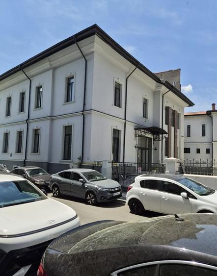 Birou, de 1,200 mp, în Cișmigiu