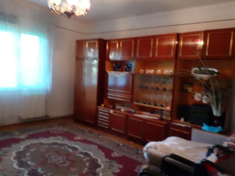 Casă cu 4 camere în Crucișor