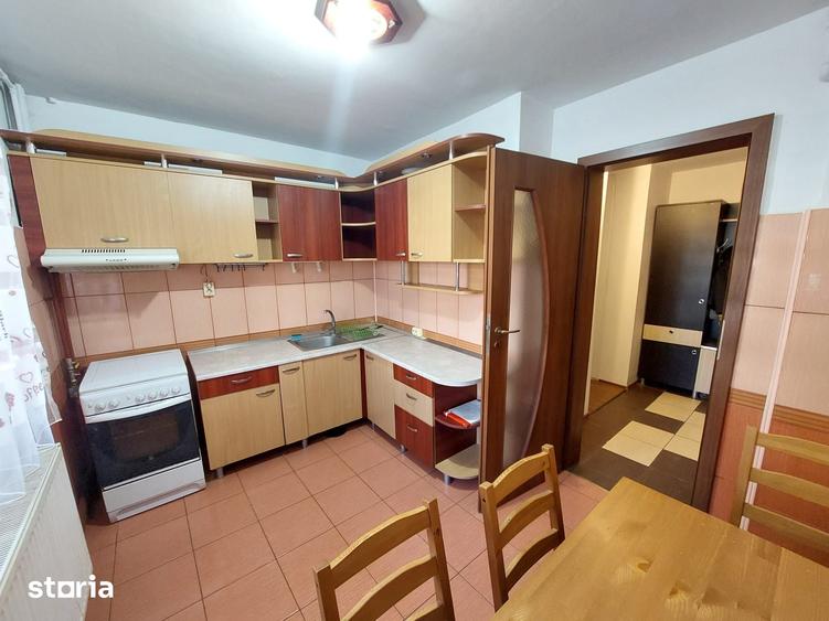 Apartament cu 4 camere decomandat în Micro 8