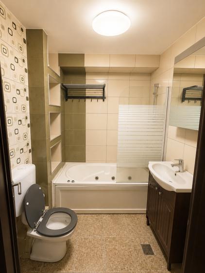 Apartament cu 3 camere decomandat, mobilat în Berceni
