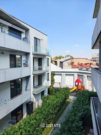 Apartament cu 3 camere decomandat, mobilat în Parcul Carol