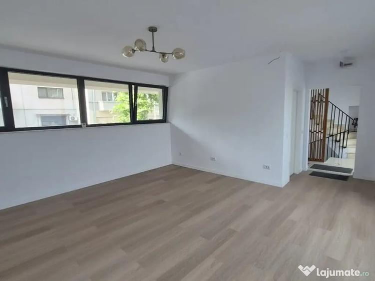 Casă cu 8 camere cu Teren 200 Mp în Parcul Carol