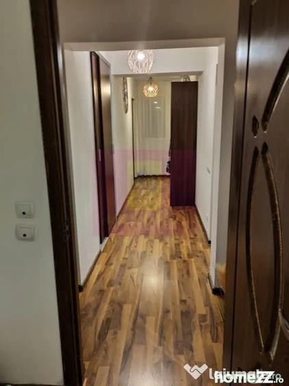 Apartament cu 3 camere semidecomandat în Central