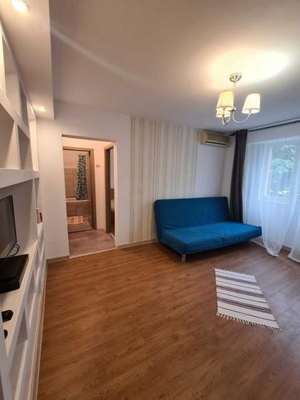 Apartament cu 2 camere decomandat, mobilat în Victoriei