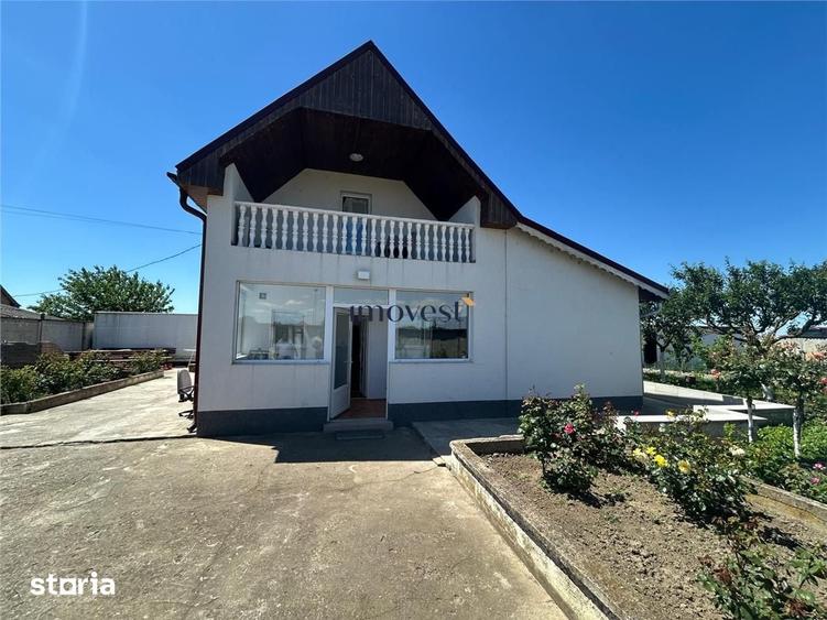 Casă cu 6 camere cu Teren 900 Mp în Vetiș