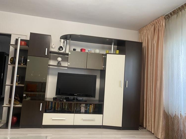 Apartament cu 2 camere decomandat în Vitan
