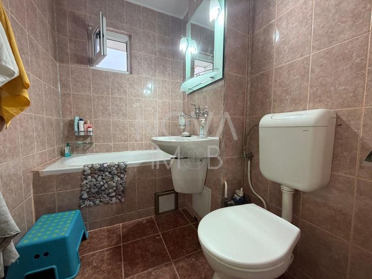Apartament de inchiriat 3 camere etajul 4, cu lift,  Zona Vasile Aaron - 12