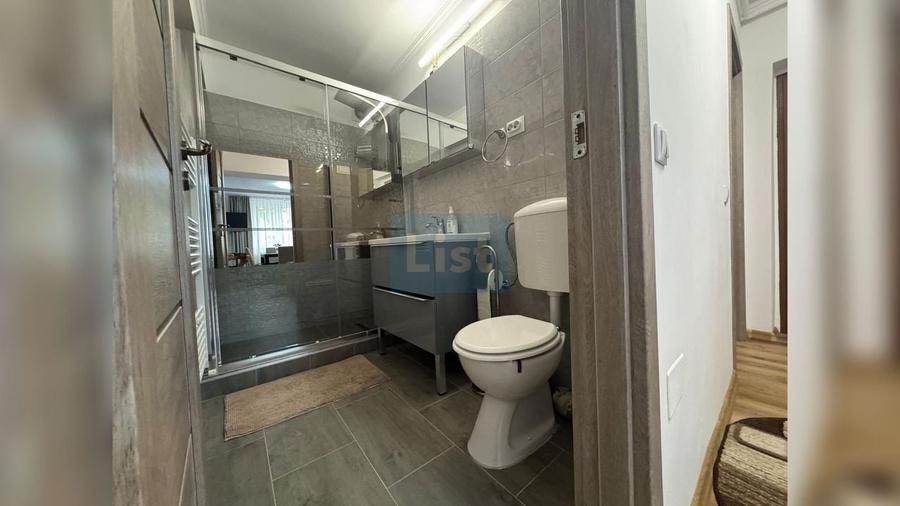 Apartament cu 3 camere semidecomandat în Central