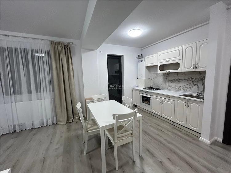 Apartament cu 3 camere semidecomandat în 1 Decembrie