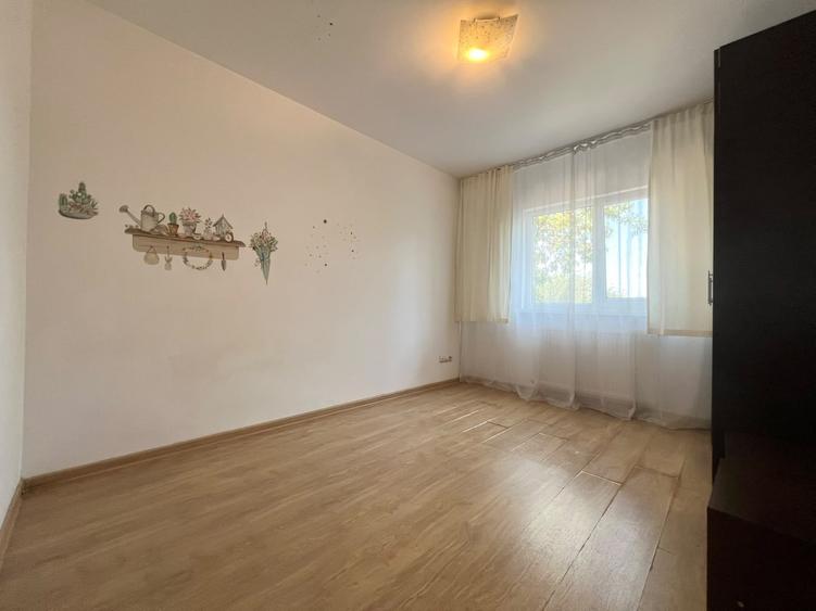 Apartament cu 3 camere decomandat, mobilat în Lunei