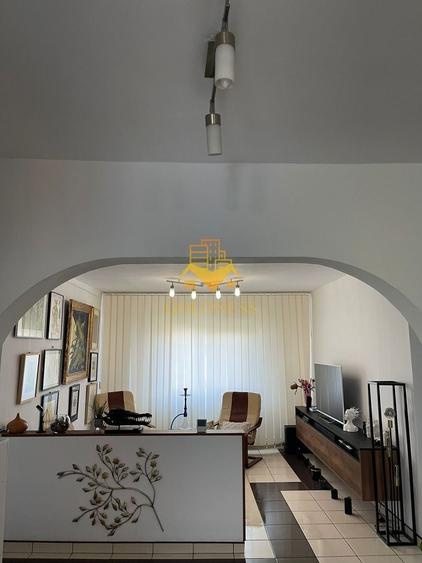 Apartament cu 4 camere decomandat, mobilat în Plopilor