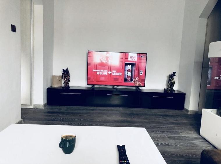 Apartament cu 3 camere decomandat în Rovine