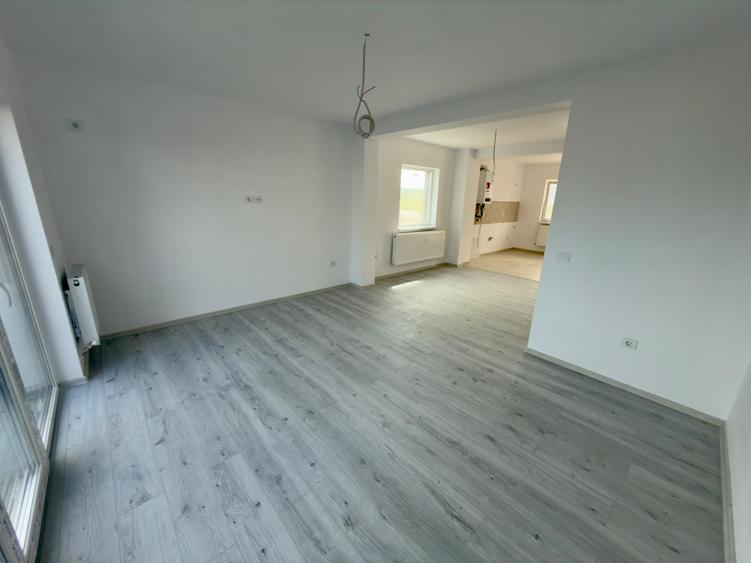 Duplex cu 3 camere cu Teren 80 Mp în Rediu