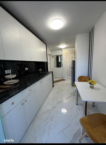 Apartament cu 2 camere decomandat în Școlilor