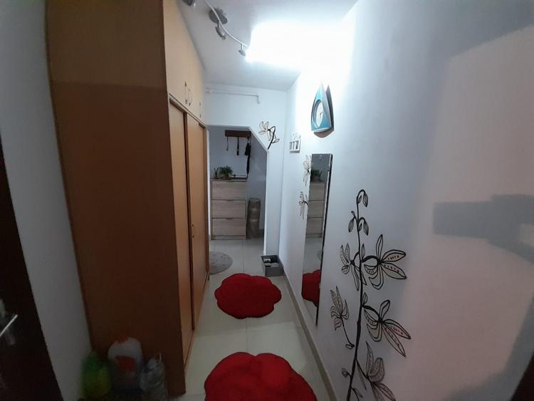 Apartament cu 2 camere semidecomandat, mobilat în Decebal