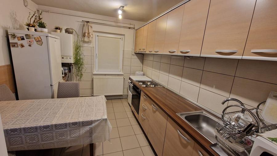 Apartament cu 4 camere decomandat în Feldioara