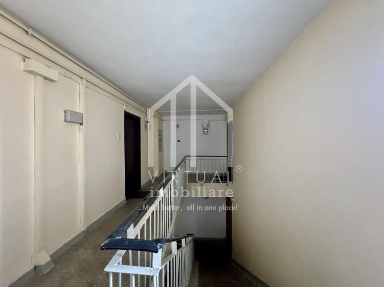 Apartament cu 3 camere semidecomandat, mobilat în Central