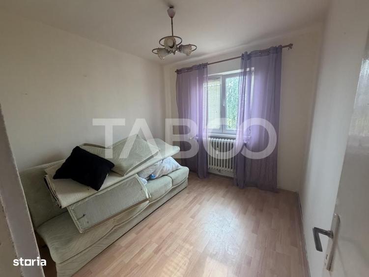 Apartament cu 3 camere semidecomandat în Central