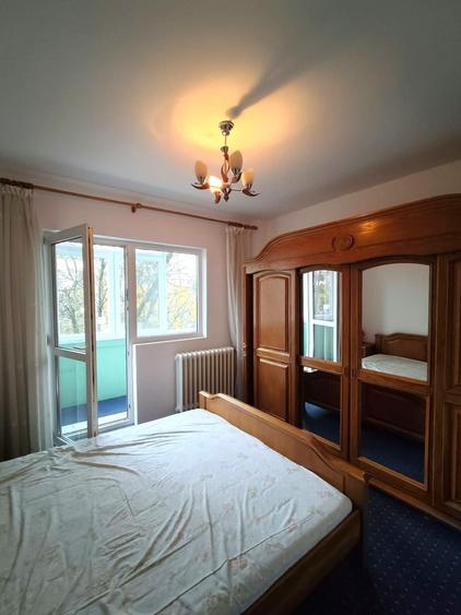 Apartament cu 3 camere decomandat în Berceni