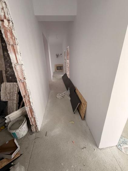 Apartament cu 4 camere decomandat în Drumul Taberei