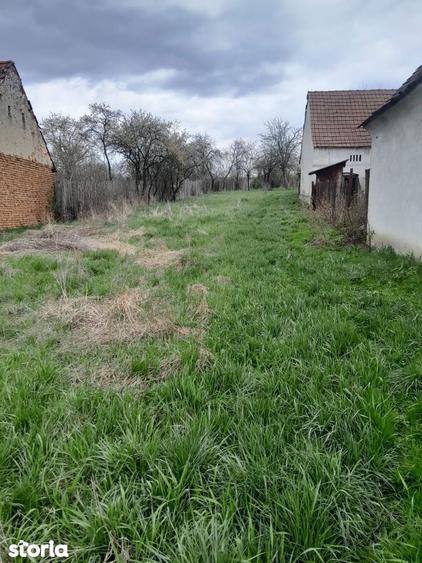 Teren de 2360 mp, în Romos