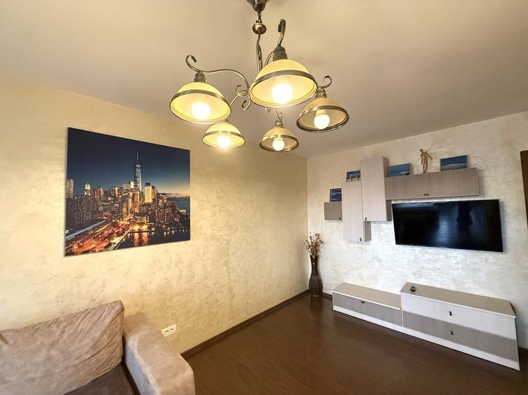 Apartament cu 3 camere decomandat, mobilat în Faleza Nord