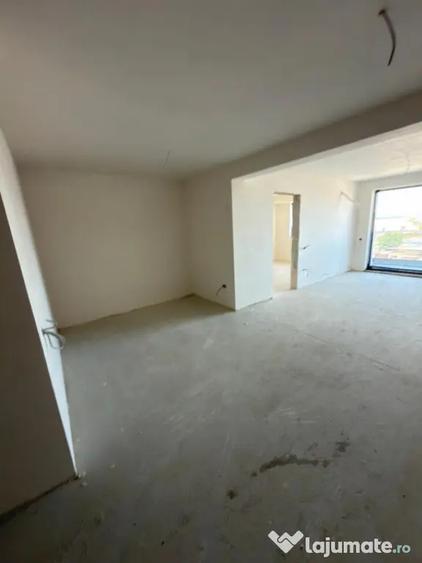 Apartament cu 2 camere decomandat în Tomis Plus