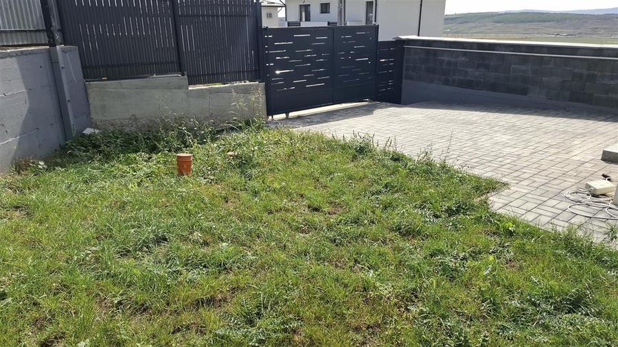 Duplex cu 3 camere cu Canalizare în Valea Lupului