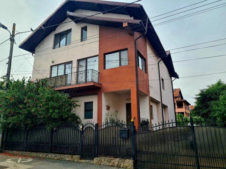 Casă cu 10 camere cu Teren 781 Mp în Cartierul Traian