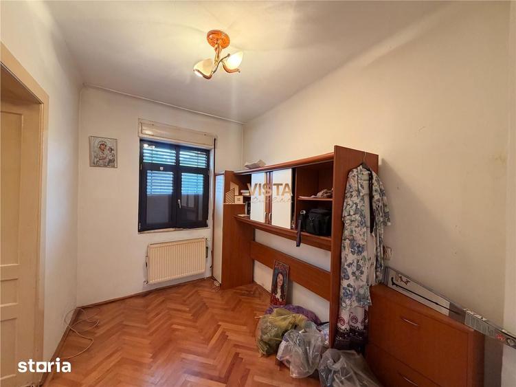Casă cu 6 camere cu Teren 680 Mp în Aurel Vlaicu