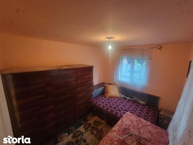 Casă cu 3 camere semidecomandat cu Teren 3197 Mp în Dumbrava