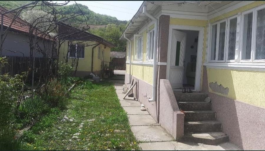 Casă individuală cu 3 camere cu Canalizare în Cislău