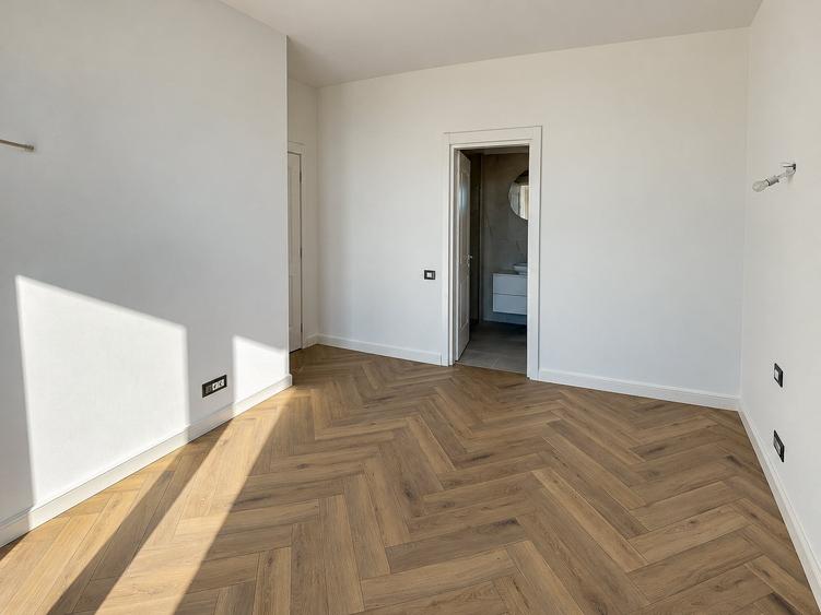 Apartament cu 3 camere semidecomandat în Pipera