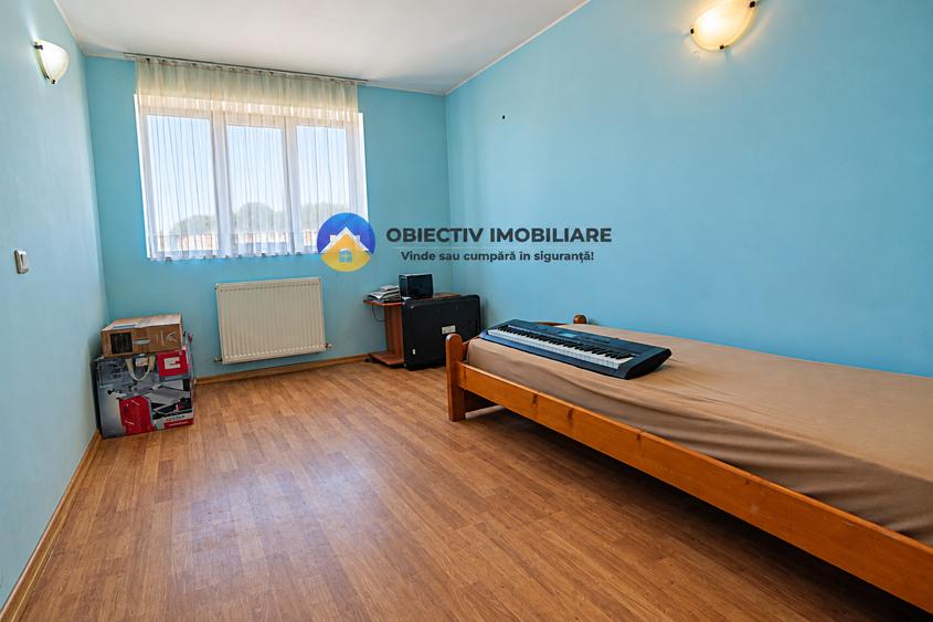 Casă individuală cu 7 camere cu Canalizare în Sărata