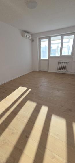 Apartament cu 3 camere decomandat în Cățelu
