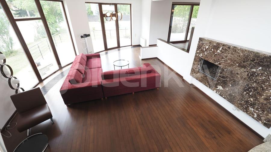 Casă individuală cu 7 camere cu Piscina în Iancu Nicolae